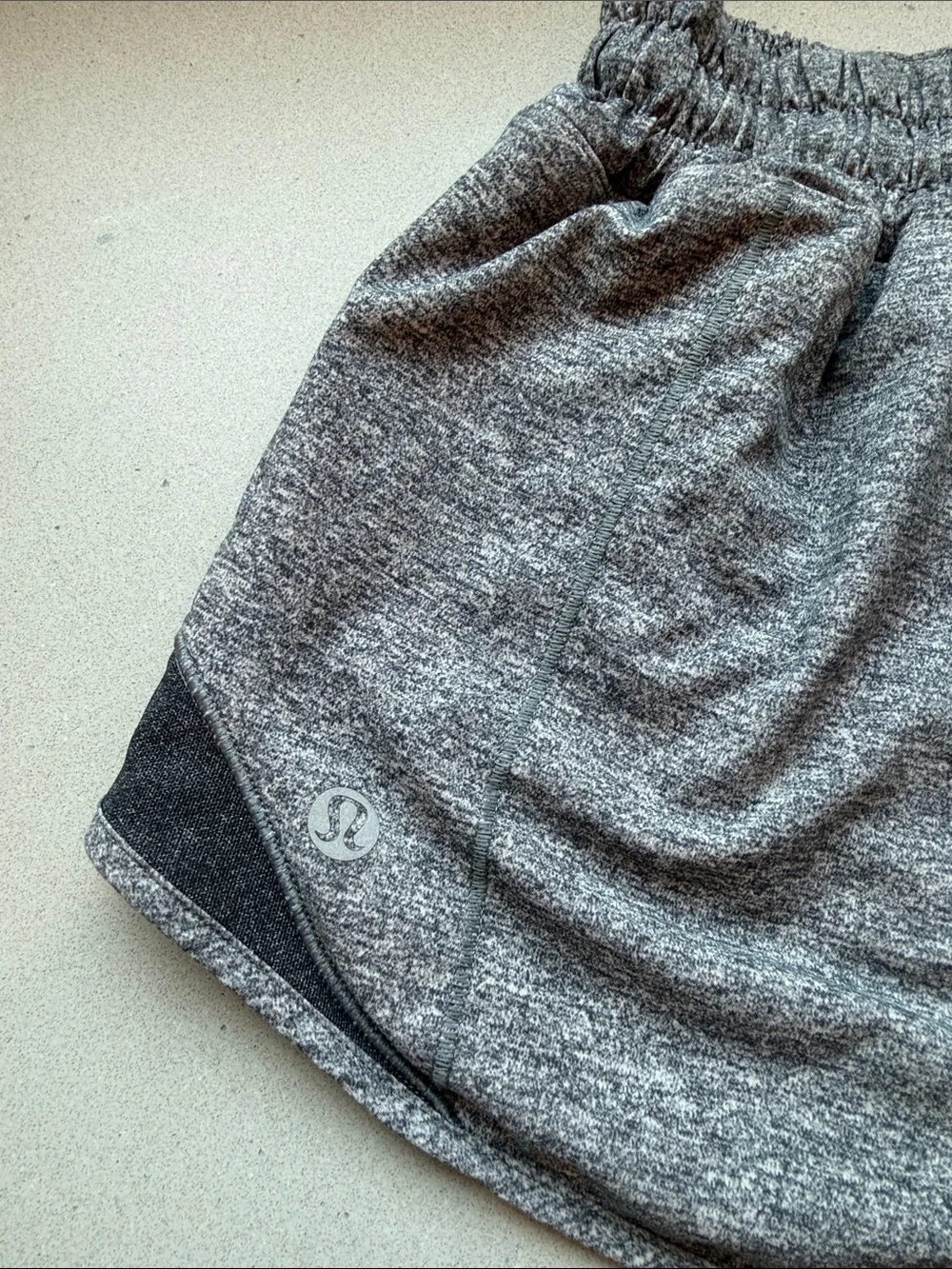 lululemon athletica Heather Gray Hottie Hot 2.5
